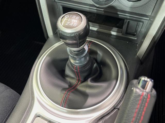 BRZ R MT車 SDナビ STiストラットタワーバー バックカメラ 禁煙車 スマートキー HIDヘッド ETC 純正17インチアルミ Bluetooth CD DVD再生 フルセグ(43枚目)