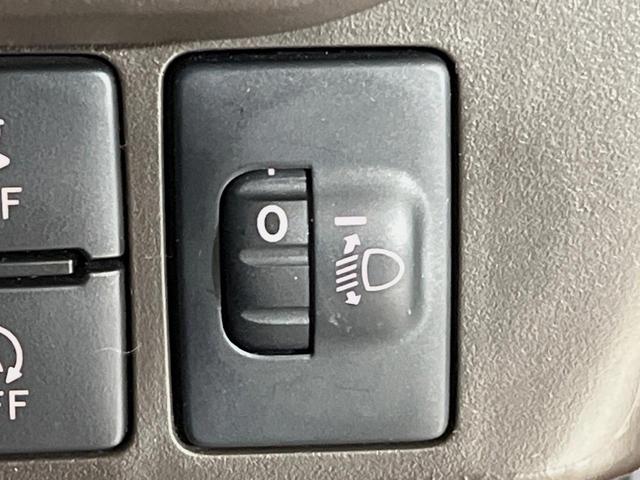 ルーミー Ｘ　純正ナビ　バックカメラ　電動スライドドア　衝突軽減軽減装置　禁煙車　コーナーセンサー　スマートキー　ＥＴＣ　オートハイビーム　車線逸脱警報　オートライト　ヘッドライトレベライザー　プライバシーガラス（33枚目）