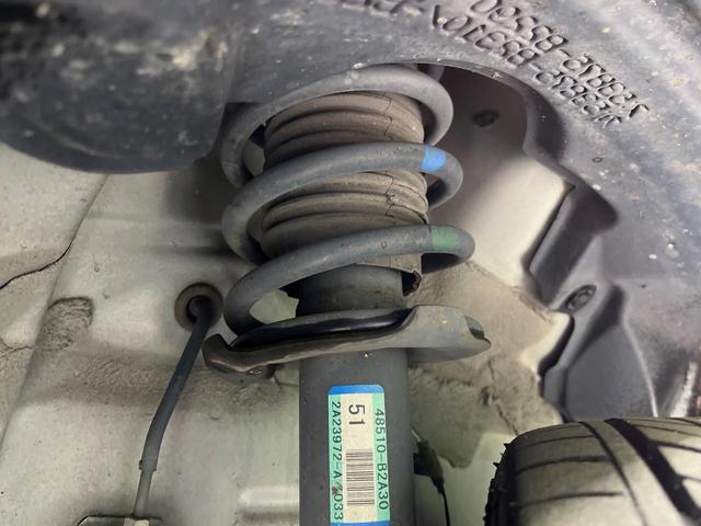 ムーヴ カスタム　Ｘリミテッド　ＳＤナビ　禁煙車　スマートキー　ＨＩＤヘッドライト　ＥＴＣ　純正１５インチアルミホイール　オートエアコン　ＣＤ　ＤＶＤ再生　フルセグ　アイドリングストップ　電動格納ミラー　プライバシーガラス（20枚目）