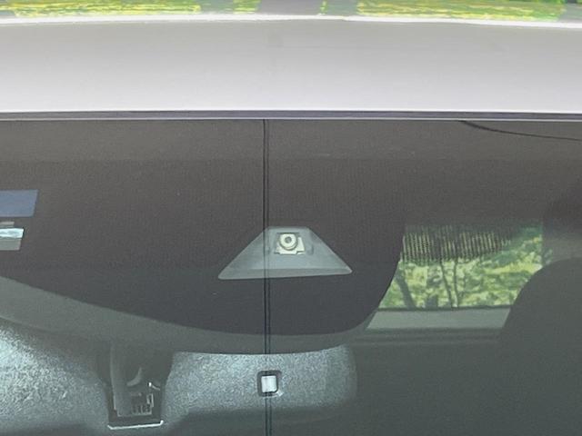 �y�z���_�Z���V���O�z���s���ɑO���̎ԗ�����F�����A�Փ˂������Ȏ��͌x��ƃu���[�L�ŏՓˉ���Ɣ�Q�y�����A�V�X�g�B�����S�Ƀh���C�u�����y���݂��������܂��B