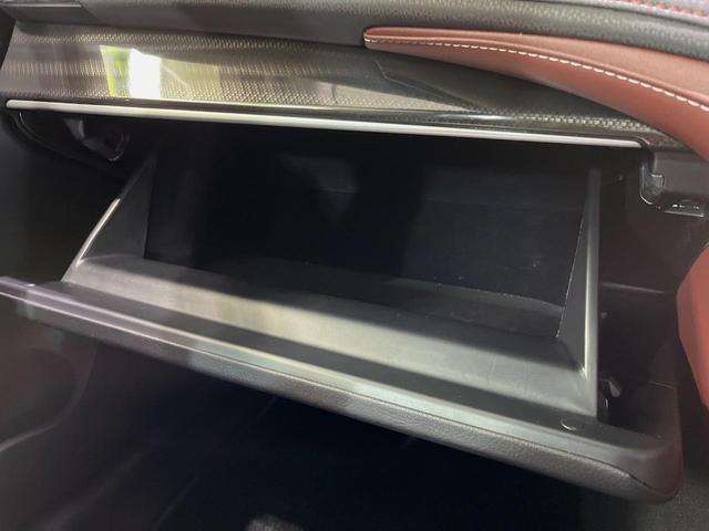 クラウンハイブリッド アスリートＳ　ブラックスタイル　サンルーフ　メーカー８型ナビ　バックカメラ　禁煙車　本革シート　前席シートベンチレーション　前席パワーシート　コーナーセンサー　スマートキ―　ＨＩＤヘッドライト　ＥＴＣ　ステアリングヒーター　フルセグ（37枚目）