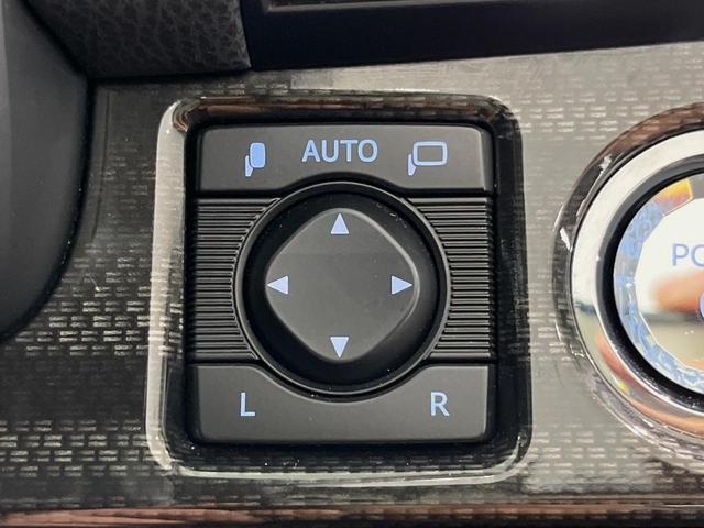 クラウンハイブリッド アスリートＳ　ブラックスタイル　サンルーフ　メーカー８型ナビ　バックカメラ　禁煙車　本革シート　前席シートベンチレーション　前席パワーシート　コーナーセンサー　スマートキ―　ＨＩＤヘッドライト　ＥＴＣ　ステアリングヒーター　フルセグ（42枚目）