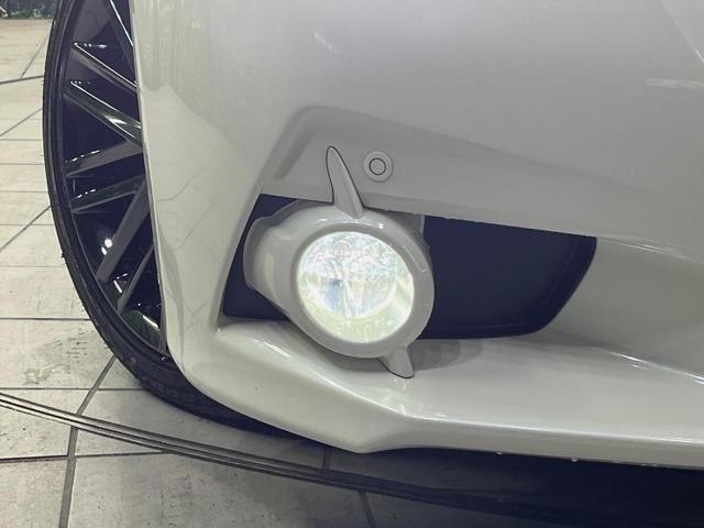 クラウンハイブリッド アスリートＳ　ブラックスタイル　サンルーフ　メーカー８型ナビ　バックカメラ　禁煙車　本革シート　前席シートベンチレーション　前席パワーシート　コーナーセンサー　スマートキ―　ＨＩＤヘッドライト　ＥＴＣ　ステアリングヒーター　フルセグ（56枚目）