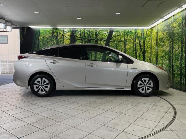 プリウス Ａ　純正９型ナビ　バックカメラ　衝突軽減装置　レーダークルーズ　禁煙車　コーナーセンサー　スマートキー　ＬＥＤヘッドライト　ＥＴＣ　オートマチックハイビーム　パークアシスト　ブラインドスポットモニター（49枚目）