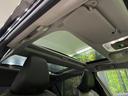 【パノラマルーフ】大型のガラスルーフ搭載で車内の解放感が一気にアップ!開放的なドライブをお楽しみいただけます。
