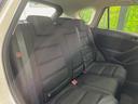 後部座席も気になるようなキズ・汚れやへたり等、大きなダメージはなく、良好な状態です。