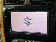 【メーカー純正ナビ】インテリアに溶け込むスタイリッシュな「専用設計」メーカーナビを装備♪視認性や操作性など基本性能にも優れ、より上質なカーライフをお楽しみいただけます。 3