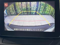 【バックカメラ】駐車時に後方がリアルタイム映像で確認できます。大型商業施設や立体駐車場での駐車時や、夜間のバック時に大活躍！運転スキルに関わらず、今や必須となった装備のひとつです！ 6