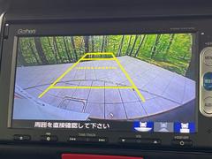 【バックカメラ】駐車時に後方がリアルタイム映像で確認できます。大型商業施設や立体駐車場での駐車時や、夜間のバック時に大活躍！運転スキルに関わらず、今や必須となった装備のひとつです！ 5