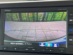 【バックカメラ】駐車時に後方がリアルタイム映像で確認できます。大型商業施設や立体駐車場での駐車時や、夜間のバック時に大活躍！運転スキルに関わらず、今や必須となった装備のひとつです！ 5