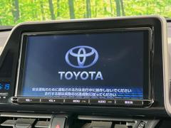 【純正９型ナビ】人気の純正ナビを装備しております。ナビの使いやすさはもちろん、オーディオ機能も充実！キャンプや旅行はもちろん、通勤や買い物など普段のドライブも楽しくなるはず♪ 4