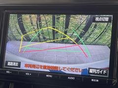 【バックカメラ】駐車時に後方がリアルタイム映像で確認できます。大型商業施設や立体駐車場での駐車時や、夜間のバック時に大活躍！運転スキルに関わらず、今や必須となった装備のひとつです！ 5