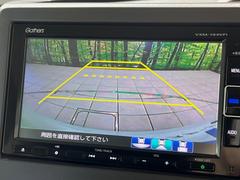 【バックカメラ】駐車時に後方がリアルタイム映像で確認できます。大型商業施設や立体駐車場での駐車時や、夜間のバック時に大活躍！運転スキルに関わらず、今や必須となった装備のひとつです！ 4