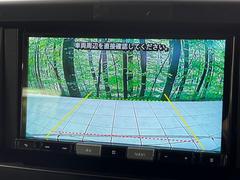 【バックカメラ】駐車時に後方がリアルタイム映像で確認できます。大型商業施設や立体駐車場での駐車時や、夜間のバック時に大活躍！運転スキルに関わらず、今や必須となった装備のひとつです！ 4