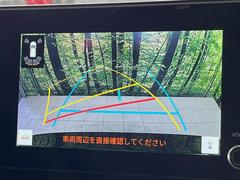 【バックカメラ】駐車時に後方がリアルタイム映像で確認できます。大型商業施設や立体駐車場での駐車時や、夜間のバック時に大活躍！運転スキルに関わらず、今や必須となった装備のひとつです！ 5