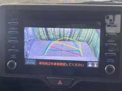 【バックカメラ】駐車時に後方がリアルタイム映像で確認できます。大型商業施設や立体駐車場での駐車時や、夜間のバック時に大活躍！運転スキルに関わらず、今や必須となった装備のひとつです！ 5