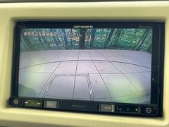 【バックカメラ】駐車時に後方がリアルタイム映像で確認できます。大型商業施設や立体駐車場での駐車時や、夜間のバック時に大活躍！運転スキルに関わらず、今や必須となった装備のひとつです！ 4