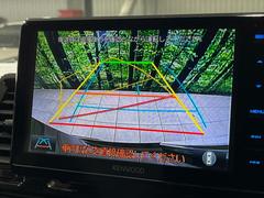 【バックカメラ】駐車時に後方がリアルタイム映像で確認できます。大型商業施設や立体駐車場での駐車時や、夜間のバック時に大活躍！運転スキルに関わらず、今や必須となった装備のひとつです！ 6