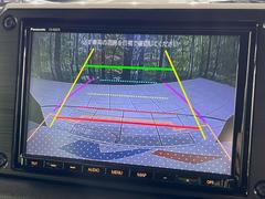 【バックカメラ】駐車時に後方がリアルタイム映像で確認できます。大型商業施設や立体駐車場での駐車時や、夜間のバック時に大活躍！運転スキルに関わらず、今や必須となった装備のひとつです！ 5