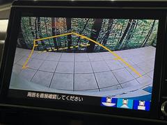 【バックカメラ】駐車時に後方がリアルタイム映像で確認できます。大型商業施設や立体駐車場での駐車時や、夜間のバック時に大活躍！運転スキルに関わらず、今や必須となった装備のひとつです！ 4