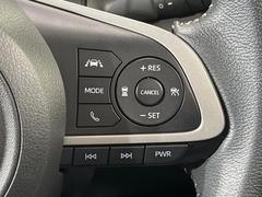 【レーダークルーズコントロール】高速道路での長距離走行が楽に！！自動で速度を保つクルーズコントロールが、衝突軽減システムと連携し、前方の車両を感知して車間を保つように速度調節してくれます！！ 6