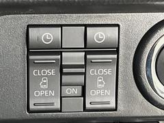 【両側パワースライドドア】スマートキーや運転席のスイッチで後席両側スライドドアの開閉が可能♪電動だから力を入れてドアを開ける必要が無く、小さなお子様でも簡単に開け閉めでき快適です♪ 5