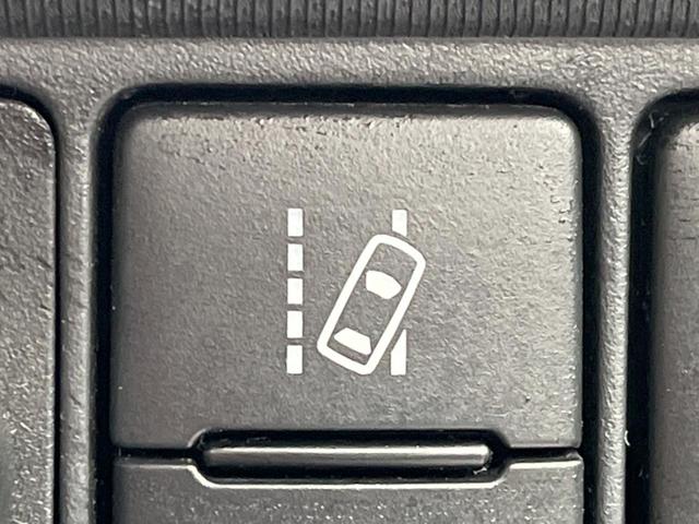 S 衝突被害軽減装置 禁煙車 オートライト スマートキー オートエアコン CDプレイヤー 盗難防止装置 プライバシーガラス(5枚目)