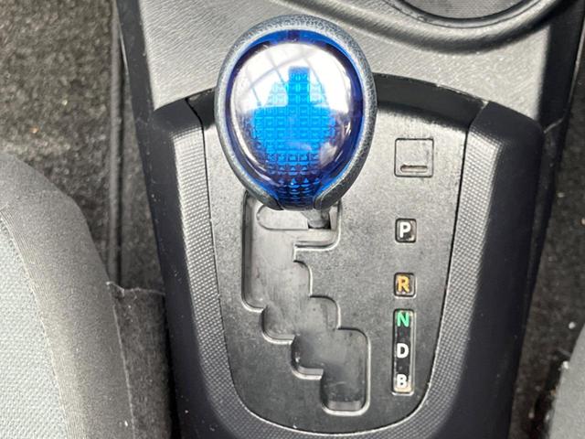 S 衝突被害軽減装置 禁煙車 オートライト スマートキー オートエアコン CDプレイヤー 盗難防止装置 プライバシーガラス(21枚目)