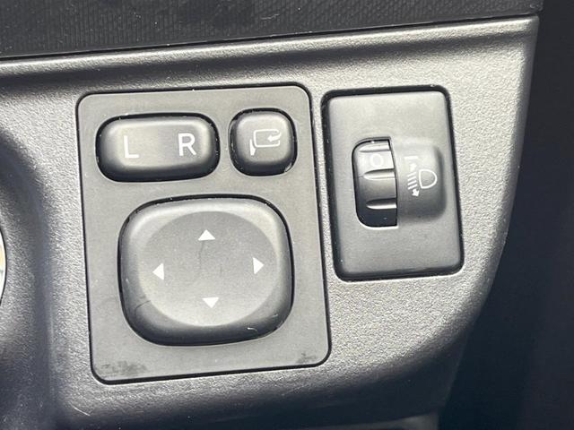 S 衝突被害軽減装置 禁煙車 オートライト スマートキー オートエアコン CDプレイヤー 盗難防止装置 プライバシーガラス(23枚目)