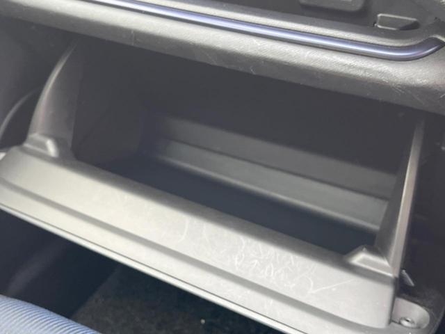 S 衝突被害軽減装置 禁煙車 オートライト スマートキー オートエアコン CDプレイヤー 盗難防止装置 プライバシーガラス(28枚目)