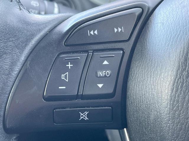 XD KENWOODナビ 4WD 禁煙車 バックカメラ ETC Bluethooth再生 HIDヘッドライト スマートキー オートライト オートエアコン 純正17インチアルミホイール(24枚目)