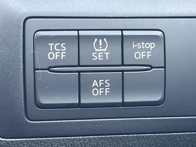 XD KENWOODナビ 4WD 禁煙車 バックカメラ ETC Bluethooth再生 HIDヘッドライト スマートキー オートライト オートエアコン 純正17インチアルミホイール(25枚目)