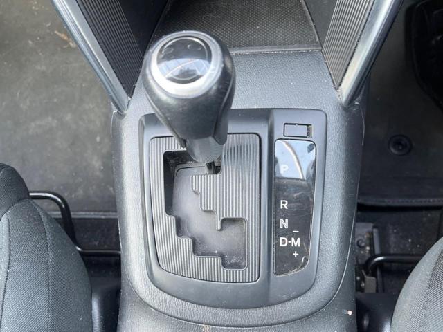 XD KENWOODナビ 4WD 禁煙車 バックカメラ ETC Bluethooth再生 HIDヘッドライト スマートキー オートライト オートエアコン 純正17インチアルミホイール(29枚目)