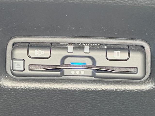 フィット ｅ：ＨＥＶクロスター　禁煙車　純正ナビ　バックカメラ　ＬＥＤヘッドライト　レーダークルーズコントロール　フルセグ　ＥＴＣ　Ｂｌｕｅｔｏｏｔｈ　ＤＶＤ再生（6枚目）