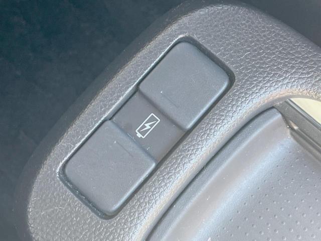 フィット ｅ：ＨＥＶクロスター　禁煙車　純正ナビ　バックカメラ　ＬＥＤヘッドライト　レーダークルーズコントロール　フルセグ　ＥＴＣ　Ｂｌｕｅｔｏｏｔｈ　ＤＶＤ再生（7枚目）