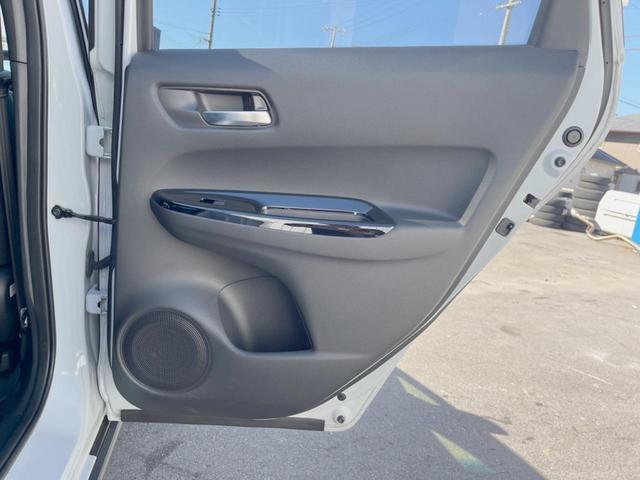 フィット ｅ：ＨＥＶクロスター　禁煙車　純正ナビ　バックカメラ　ＬＥＤヘッドライト　レーダークルーズコントロール　フルセグ　ＥＴＣ　Ｂｌｕｅｔｏｏｔｈ　ＤＶＤ再生（28枚目）