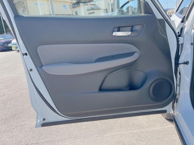 フィット ｅ：ＨＥＶクロスター　禁煙車　純正ナビ　バックカメラ　ＬＥＤヘッドライト　レーダークルーズコントロール　フルセグ　ＥＴＣ　Ｂｌｕｅｔｏｏｔｈ　ＤＶＤ再生（30枚目）