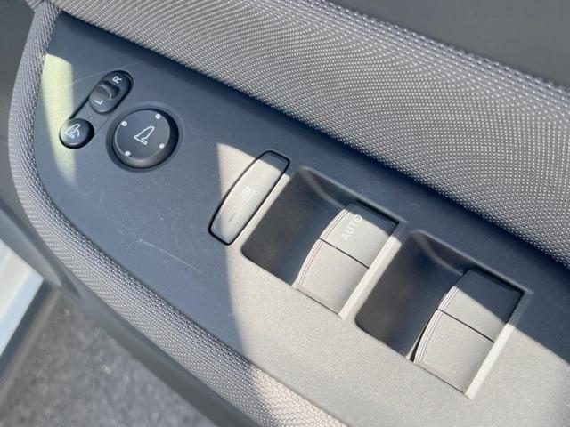 フィット ｅ：ＨＥＶクロスター　禁煙車　純正ナビ　バックカメラ　ＬＥＤヘッドライト　レーダークルーズコントロール　フルセグ　ＥＴＣ　Ｂｌｕｅｔｏｏｔｈ　ＤＶＤ再生（38枚目）