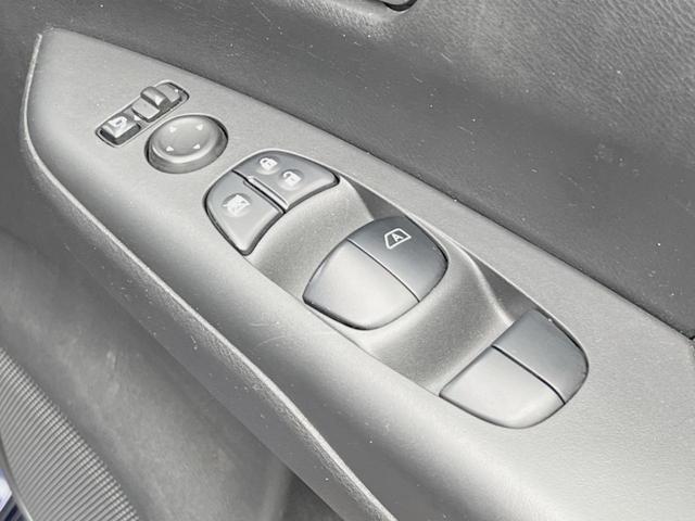 セレナ Ｓ　電動スライドドア　全周囲カメラ　衝突被害軽減システム　禁煙車　ＨＩＤヘッド　ビルトインＥＴＣ　オートライト　オートエアコン　Ｂｌｕｅｔｏｏｔｈ　フルセグ（35枚目）