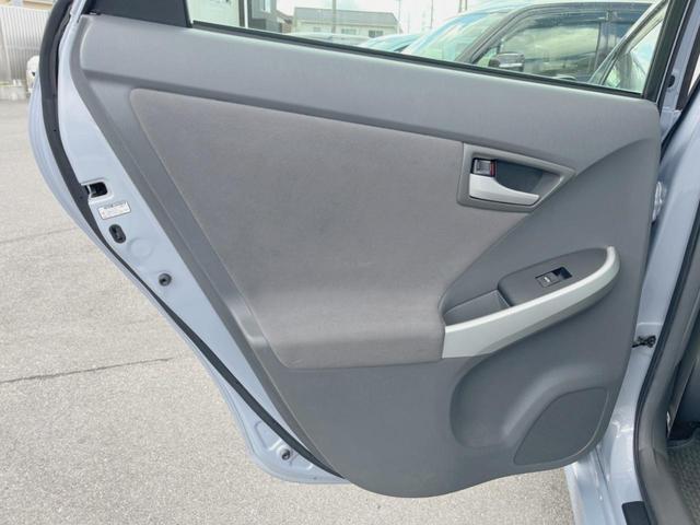 プリウス S 禁煙車 ストラーダナビ バックカメラ ETC スマートキー Bluetooth DVD再生(29枚目)