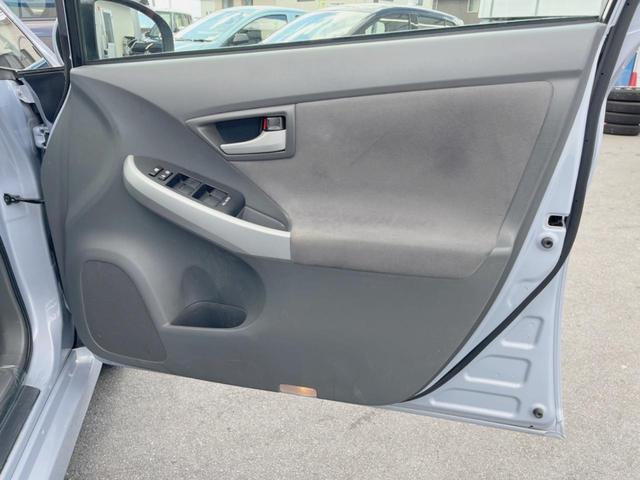 プリウス S 禁煙車 ストラーダナビ バックカメラ ETC スマートキー Bluetooth DVD再生(31枚目)