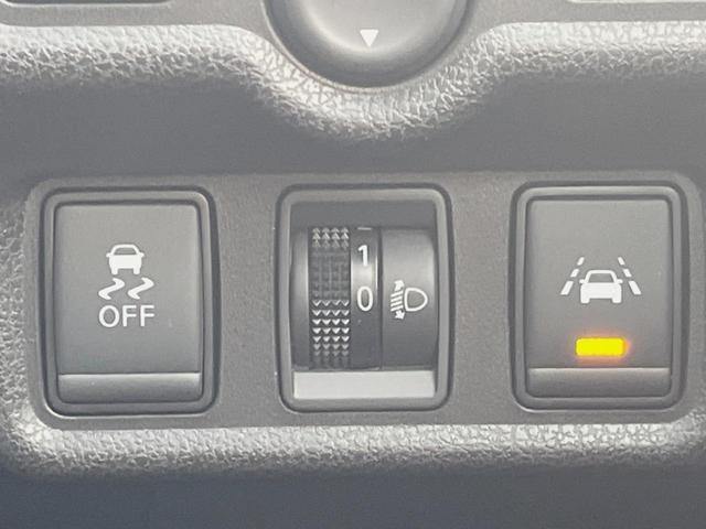 ノート Ｘ　禁煙車　純正ナビ　ＥＴＣ　横滑り防止装置　衝突軽減システム（6枚目）