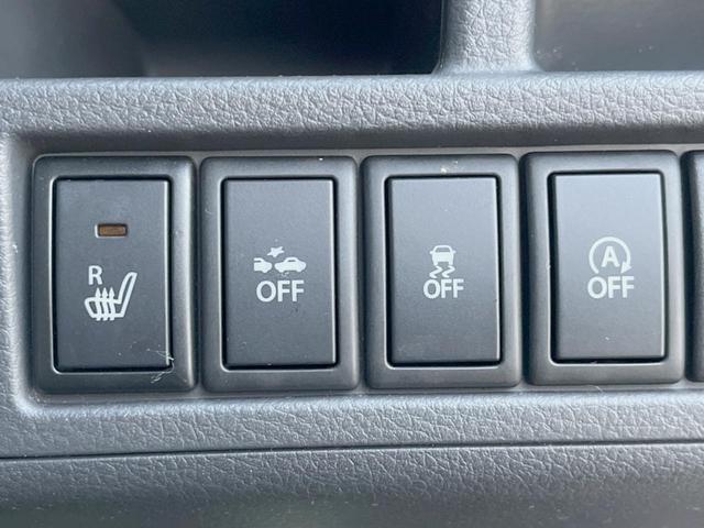 【横滑り防止装置】車両の横滑りを感知すると、自動的に車両の進行方向を保つように車両を制御します。雨の日など滑りやすい路面状況でも安全な運転が可能です。