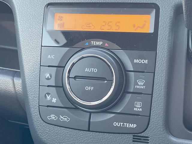 【オートエアコン】一度お好みの温度に設定すれば、車内の温度を検知し風量や温度を自動で調整。暑い…寒い…と何度もスイッチ操作をする必要はありません。快適な車内空間には必須の機能ですね♪
