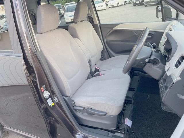 運転席シート廻りは使用感も少なく、良好な状態となっています。前オーナー様が丁寧に使っていたことがよくわかりますね。