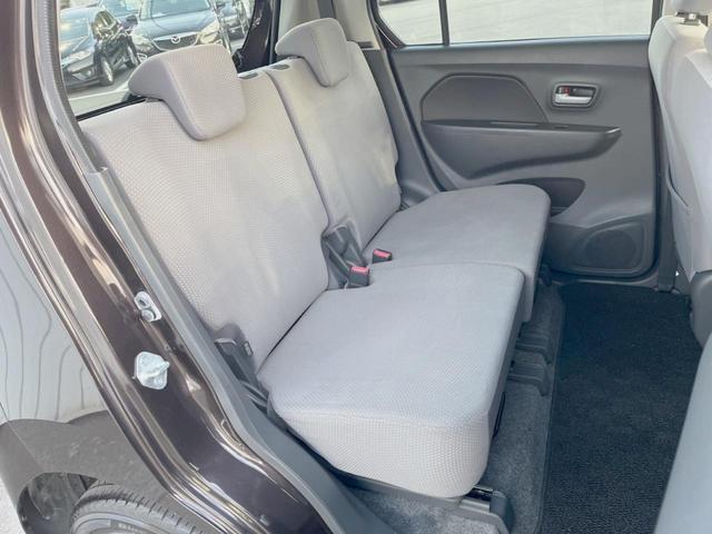 後部座席も気になるようなキズ・汚れやへたり等、大きなダメージはなく、良好な状態です。