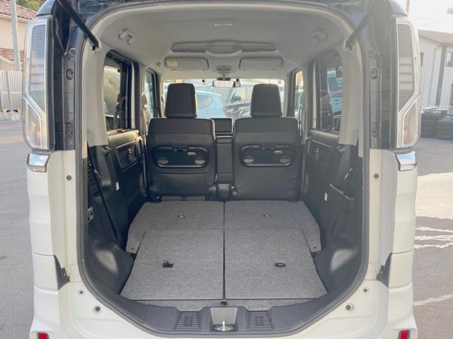 積み下ろしのしやすいデッキにはたっぷりと荷物を積み込んでいただけます。遊びから仕事まで、様々なシーンで頼れます♪