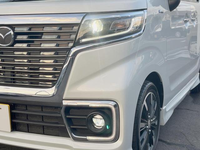 【ＬＥＤヘッドライト】悪天候や夜間走行時も良好な視界を確保し安心して運転できる高輝度ＬＥＤヘッドライトを装備！点灯速度が早く、消費電力も抑えられています。