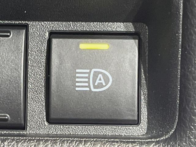 シエンタ Z 純正10.5型ナビ 両側電動スライド フリップダウン 全周囲カメラ 衝突軽減装置 レーダークルーズ 禁煙車 レーンキープ スマートキー LEDヘッド ETC オートマチックハイビーム オートライト(28枚目)