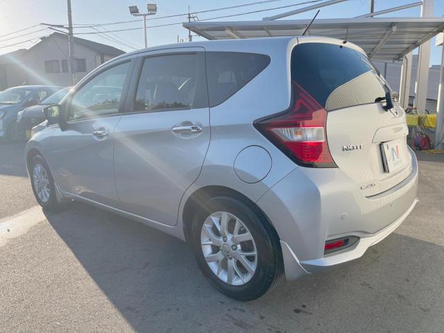 ノート e-パワー メダリスト 全周囲カメラ 衝突被害軽減システム レーダークルーズ 禁煙車 スマートキー ETC 純正15インチアルミ 車線逸脱警報 オートエアコン Bluetooth フルセグ(23枚目)